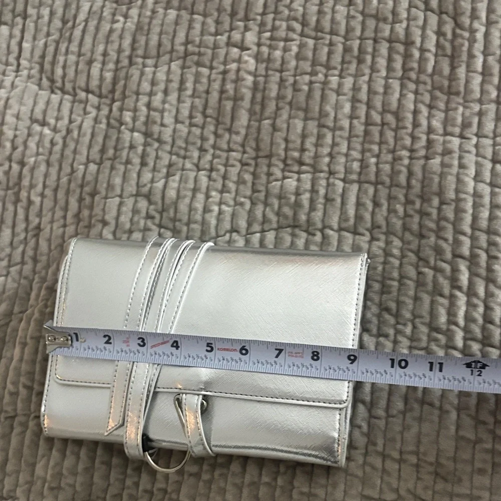 Stylish Silver Wallet with Ring Detail